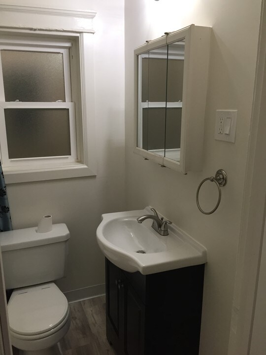 5740 Franklin Ave in Los Angeles, CA - Building Photo