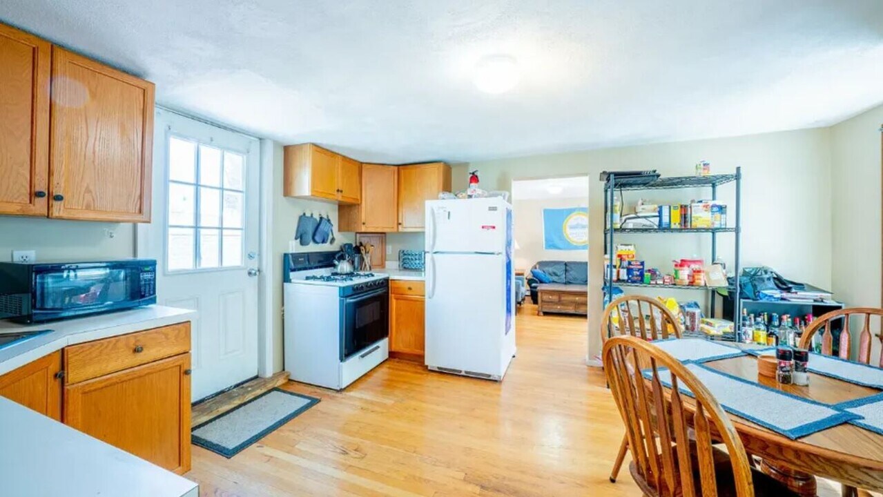 80 Sciarappa St, Unit 1 in Cambridge, MA - Building Photo