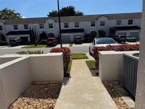 16881 SW 1st Manor in Pembroke Pines, FL - Building Photo - Building Photo