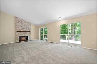 10901 Crossview Dr in Great Falls, VA - Building Photo - Building Photo