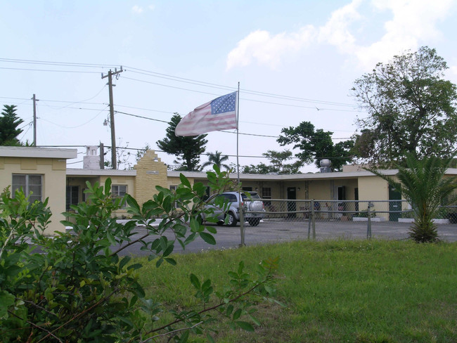 2708 Broadway in West Palm Beach, FL - Foto de edificio - Building Photo