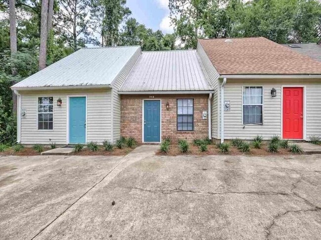 property at 948 S Lipona Rd