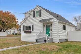 21 Deepwood Dr in Manchester, CT - Building Photo - Building Photo