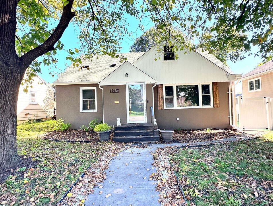 1218 Dale St N in St. Paul, MN - Building Photo