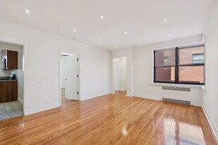 153 E 33rd St in New York, NY - Building Photo