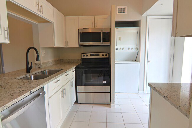 719 Gardens Dr in Pompano Beach, FL - Building Photo - Building Photo