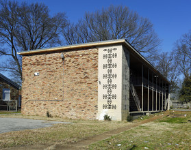 4010 Summer Ave in Memphis, TN - Foto de edificio - Primary Photo