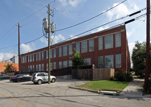 Live Oak Lofts in Houston, TX - Building Photo - Building Photo