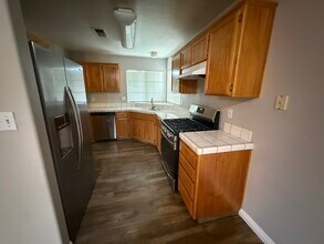 9004 St Jean Ct in Bakersfield, CA - Building Photo - Building Photo