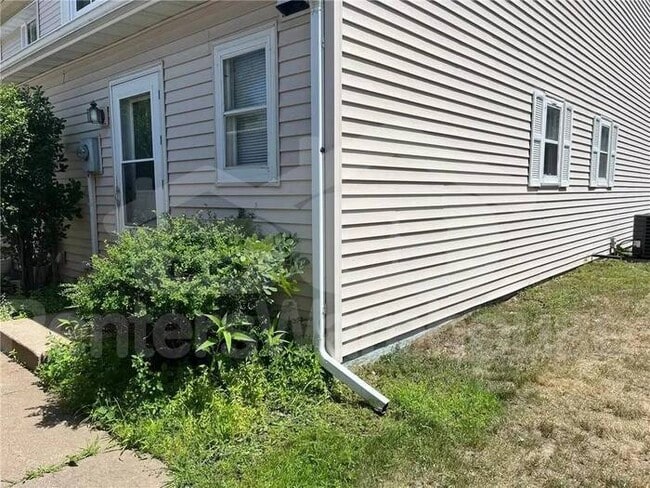851 Woodgate Dr in St. Paul, MN - Foto de edificio - Building Photo