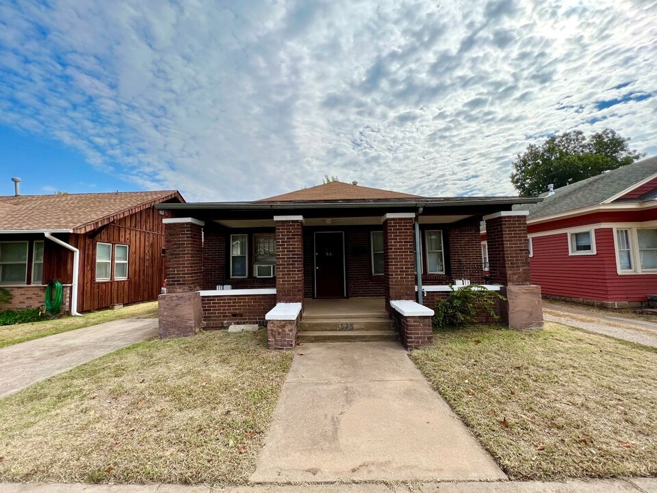 625 N 10th St in Enid, OK - Building Photo