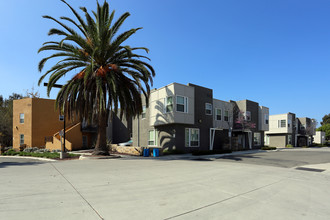 Tesoro Grove Apartments in San Diego, CA - Building Photo - Building Photo