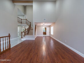 382 Rockedge Dr in Oak Park, CA - Building Photo - Building Photo