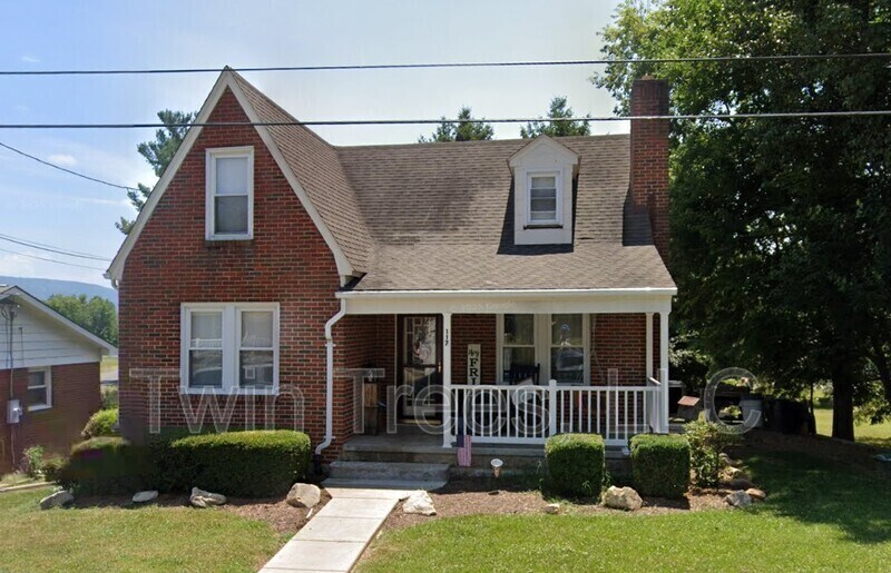 117 Shannon Ave in Mount Jackson, VA - Building Photo