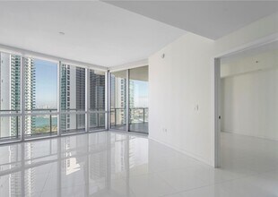 851 NE 1st Ave, Unit 2109 in Miami, FL - Building Photo - Building Photo