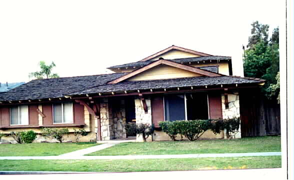 1555 E Canfield Ln in Anaheim, CA - Building Photo - Building Photo