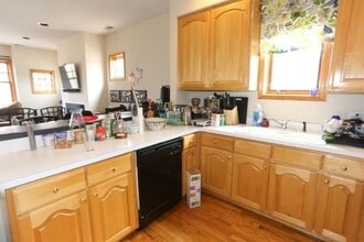 925 W Wolfram St, Unit J00P in Chicago, IL - Building Photo - Building Photo