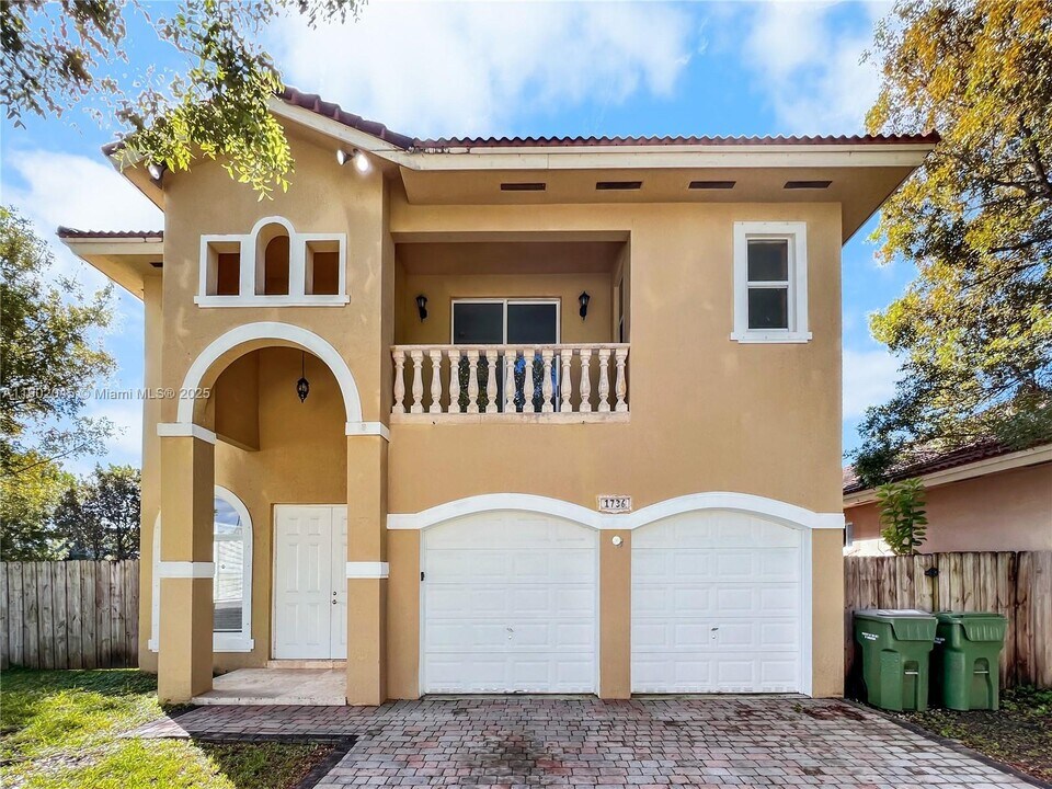 1736 NE 9th Dr in Homestead, FL - Building Photo