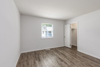 Fox Hill Village in Hampton, VA - Building Photo - Interior Photo