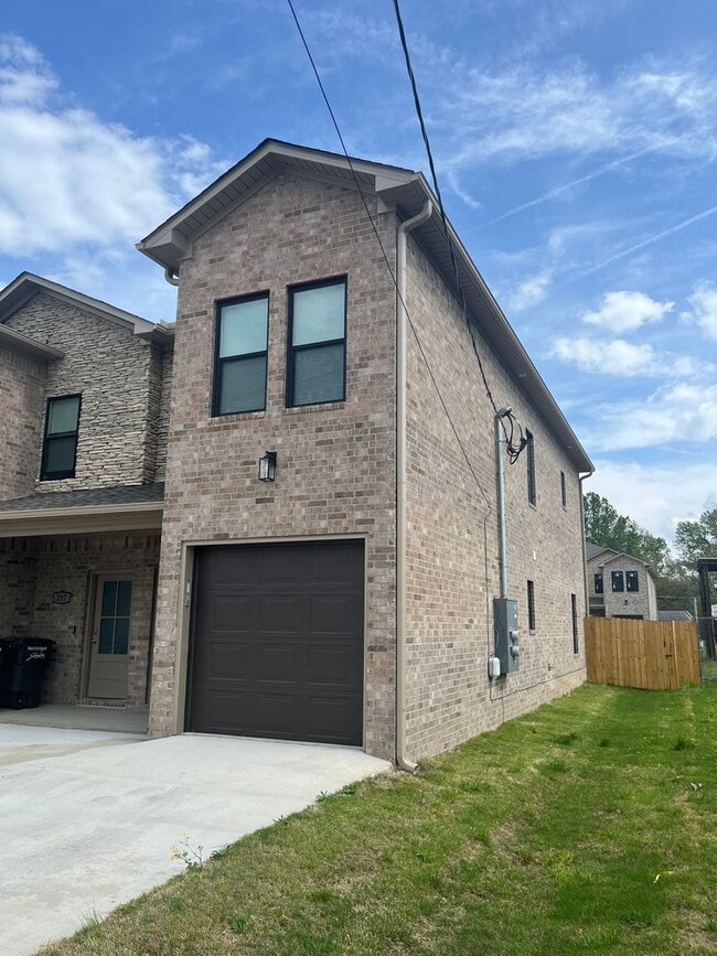 215-217 N Elm St in Jacksonville, AR - Building Photo - Building Photo