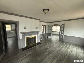 3013 Knoxville Ave in Peoria, IL - Building Photo - Building Photo