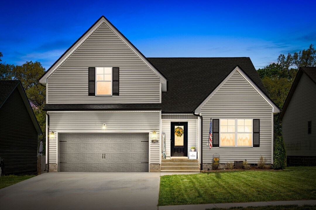 1812 Rains Rd in Clarksville, TN - Building Photo