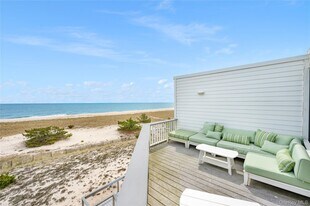 265 Dune Rd in Westhampton Beach, NY - Building Photo