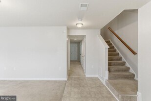 37 Britania Ct in Martinsburg, WV - Building Photo