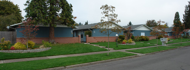 Quintero Apartments in Salem, OR - Building Photo - Building Photo