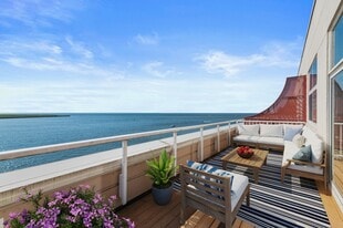 The Shoreline in Cleveland, OH - Building Photo