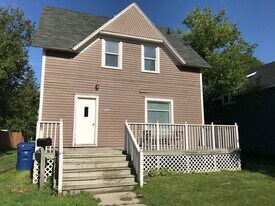 409-411 S Maple in Watertown, SD - Building Photo