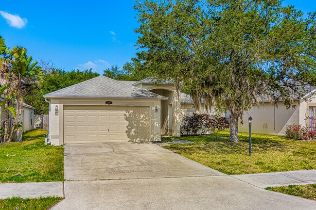 1528 Vista Lake Cir in Melbourne, FL - Building Photo - Building Photo