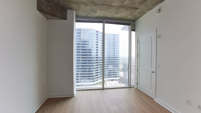 Skyhouse South in Atlanta, GA - Foto de edificio - Building Photo