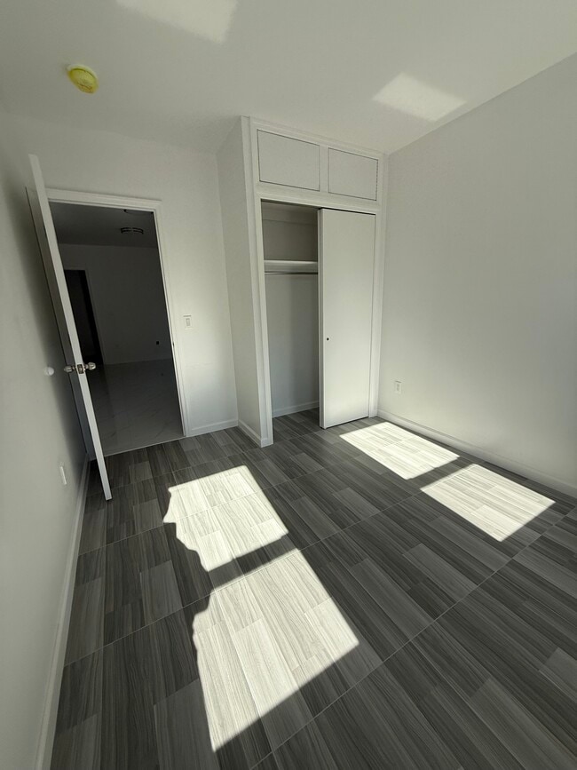 1584 W 10th St, Unit 2F in Brooklyn, NY - Foto de edificio - Building Photo