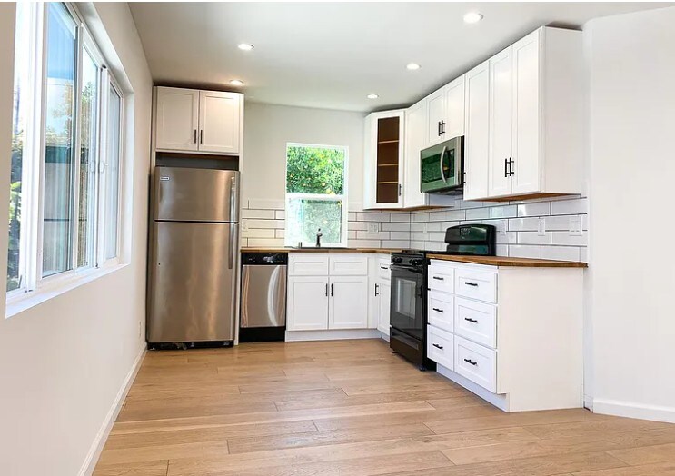 3003 1/2 Cloverdale Ave in Los Angeles, CA - Building Photo