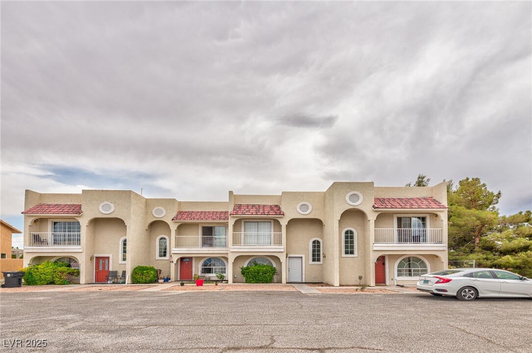 1201 Bourbon St in Pahrump, NV - Building Photo