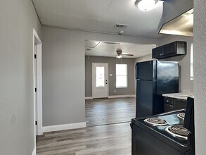 2211 Hooper St in Dallas, TX - Building Photo - Building Photo