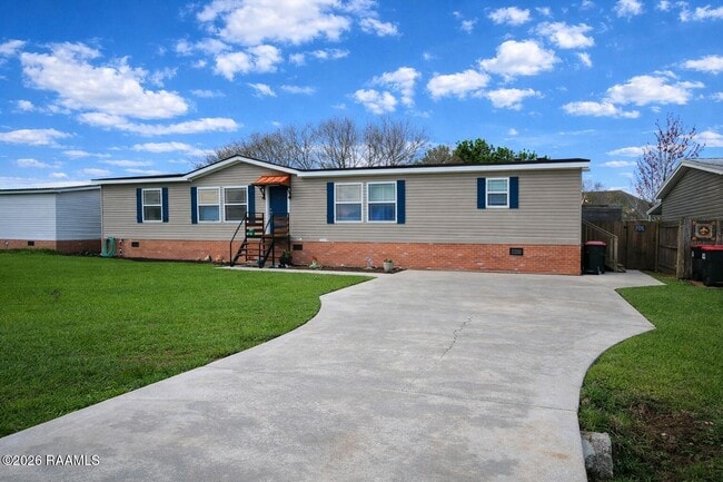 206 Windcreek Ln in Youngsville, LA - Building Photo - Building Photo