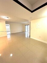 919 NE 199th St in Miami, FL - Building Photo