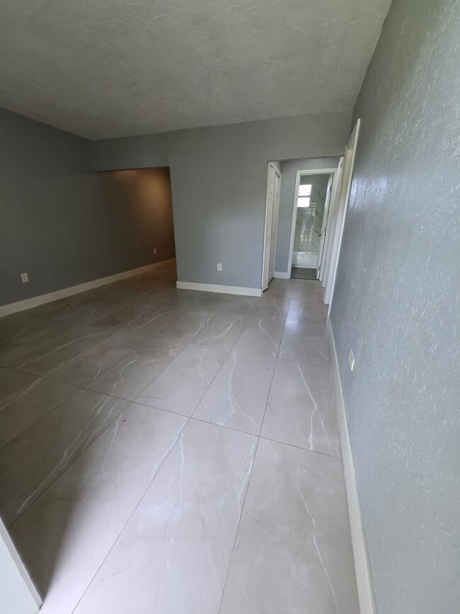 1015 SW 8th St in Homestead, FL - Building Photo - Building Photo