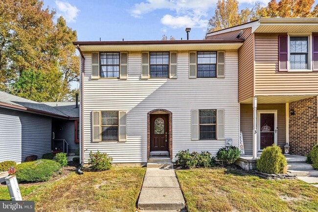 property at 2 Norwood Ct