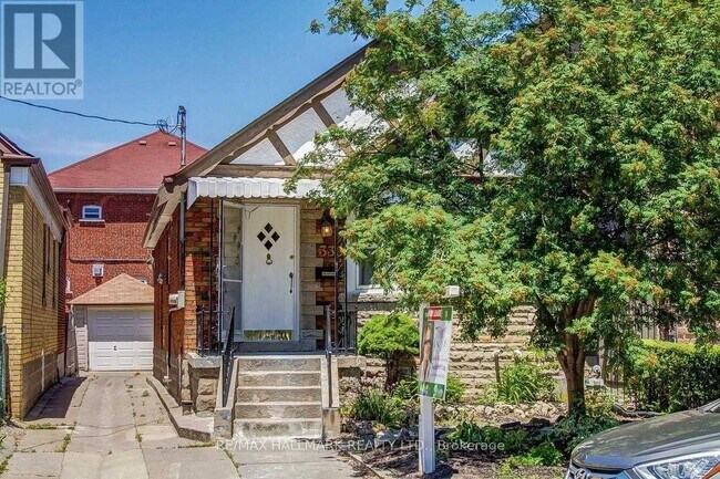 330 Sammon Ave in Toronto, ON - Building Photo - Building Photo