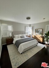 1122 N Crescent Heights Blvd in West Hollywood, CA - Building Photo - Building Photo