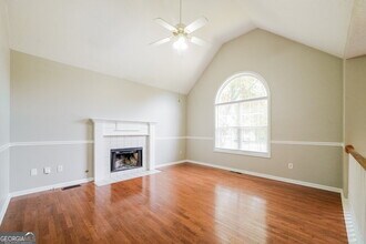 5697 Newburn Ct in Powder Springs, GA - Foto de edificio - Building Photo