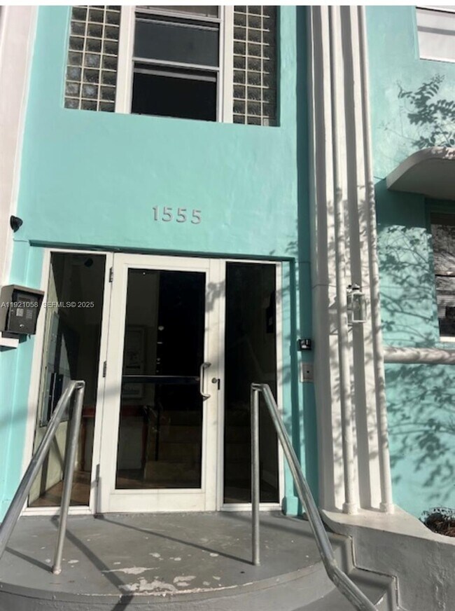 1555 Pennsylvania Ave in Miami Beach, FL - Foto de edificio - Building Photo