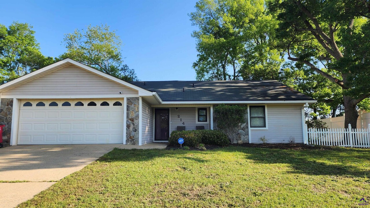 214 Hickory Glen in Centerville, GA - Foto de edificio