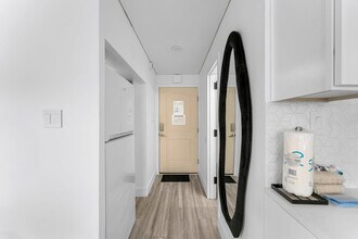 8817 S Thomas Dr in Panama City Beach, FL - Foto de edificio - Building Photo