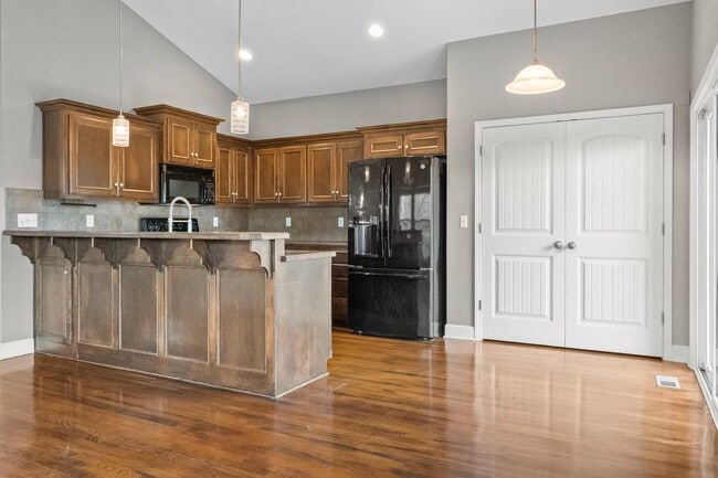 property at 11141 S Woodsonia Dr
