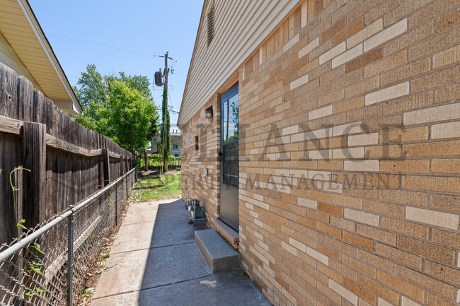 860 Fabrique St in Wichita, KS - Building Photo - Building Photo