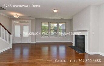 8765 Aspinwall Dr in Charlotte, NC - Building Photo - Building Photo